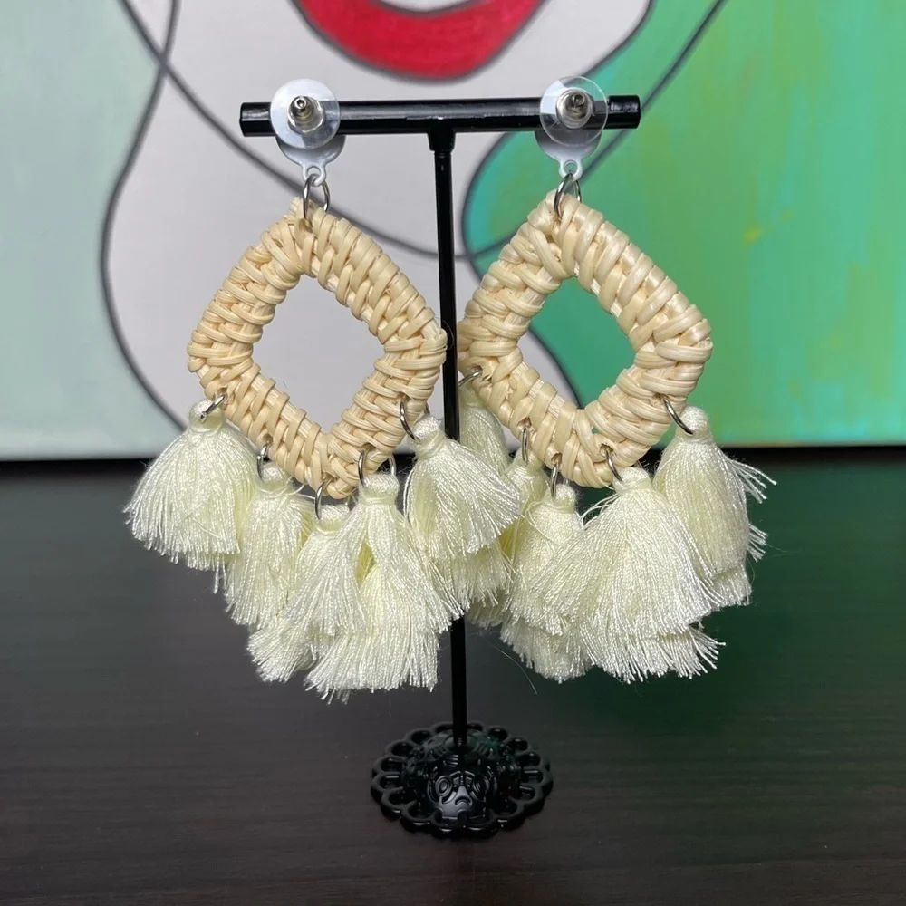 Bleached Rattan Whicker Tassel Bohemian Earrings ER06.3